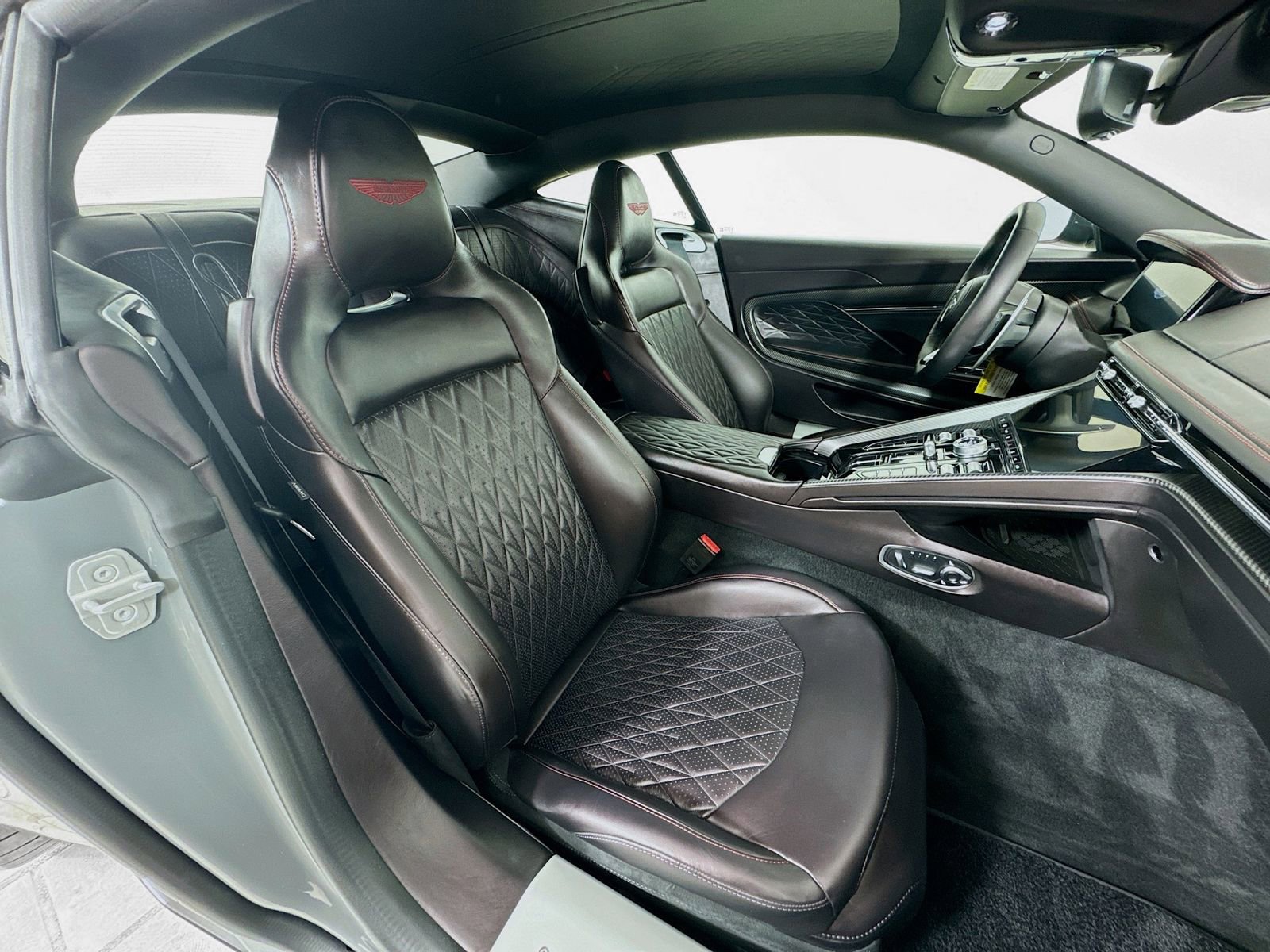 Used 2025 Aston Martin DB12 Coupe RWD image 23