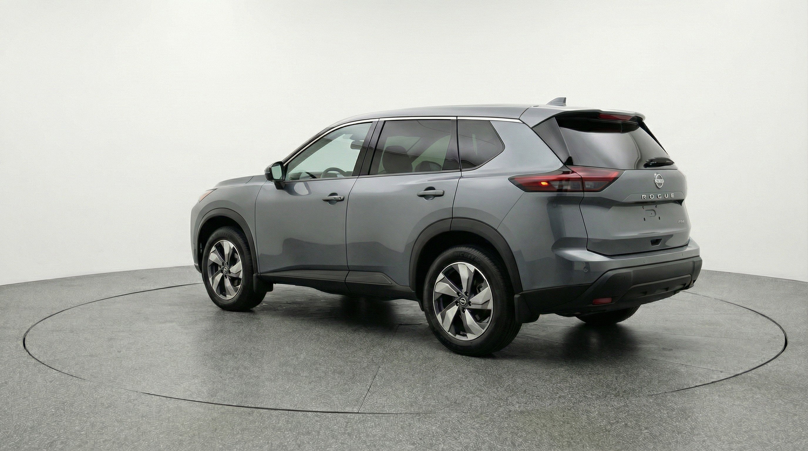 Used 2025 Nissan Rogue SV image 6