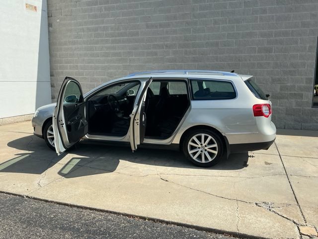 Used 2010 Volkswagen Passat Komfort FWD image 12