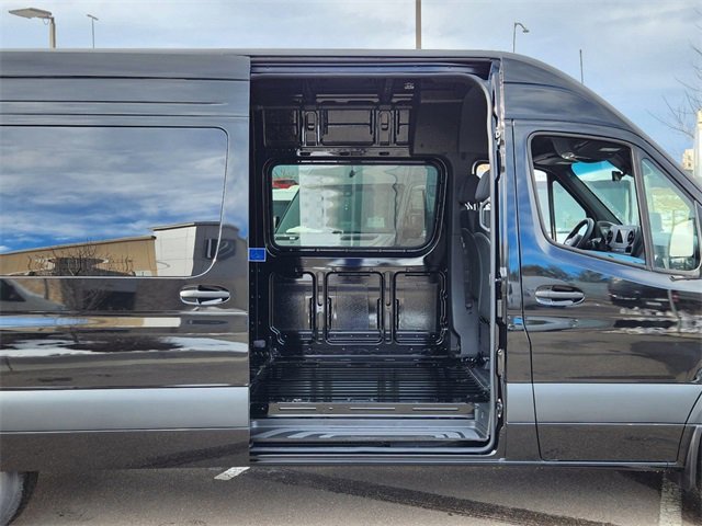 Used 2024 Mercedes-Benz Sprinter 2500 image 7
