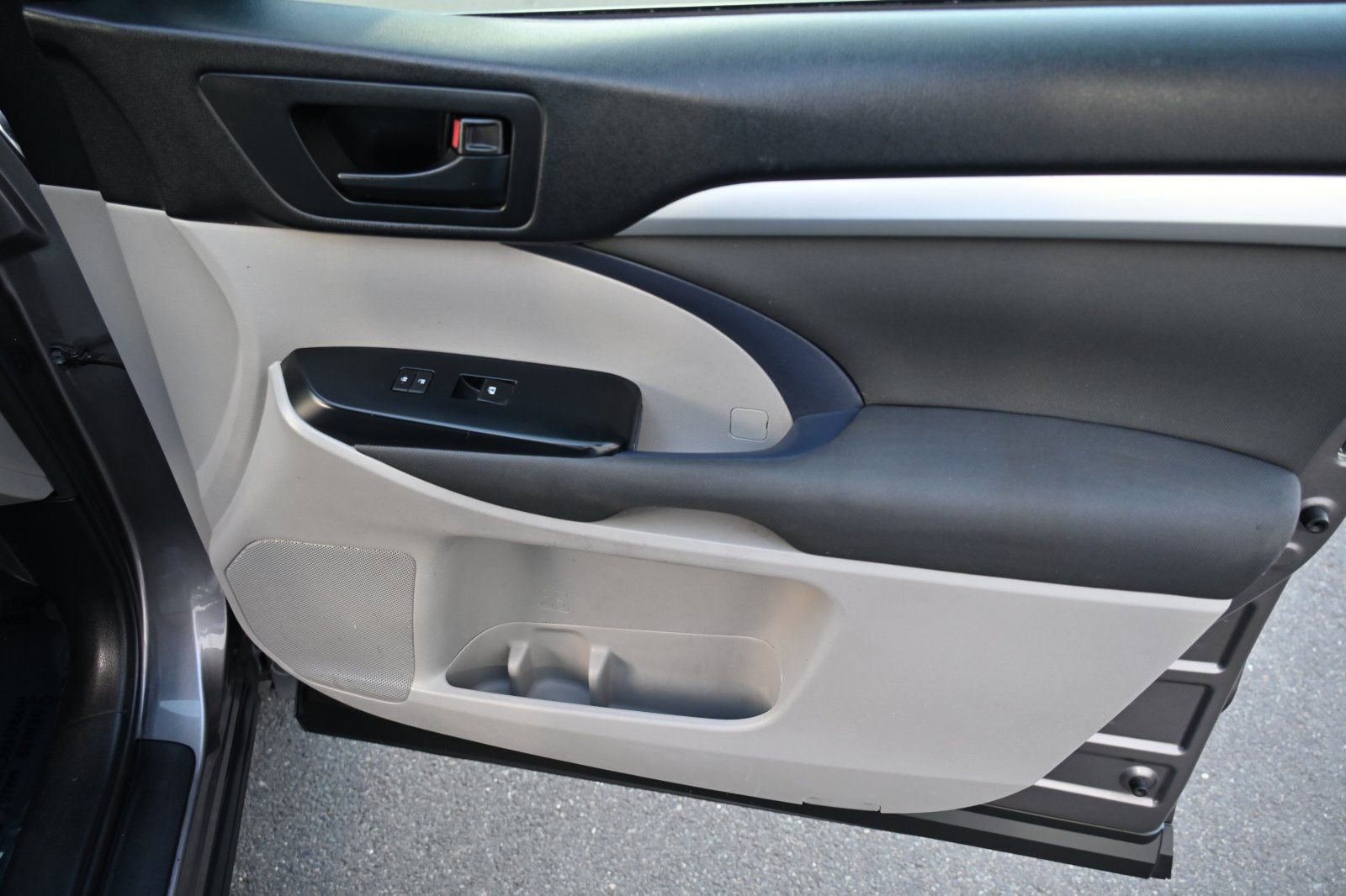 Used 2017 Toyota Highlander LE image 15