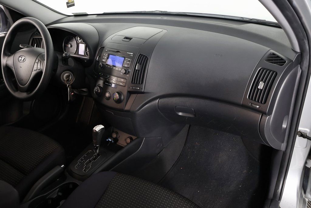 Used 2010 Hyundai Elantra GLS image 7