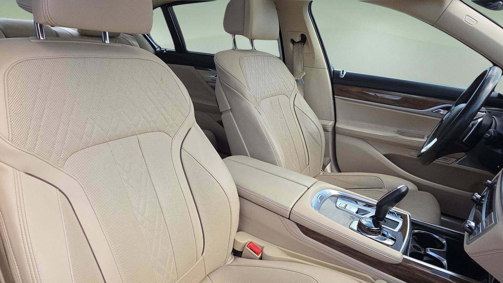 Used 2017 BMW 750i image 16