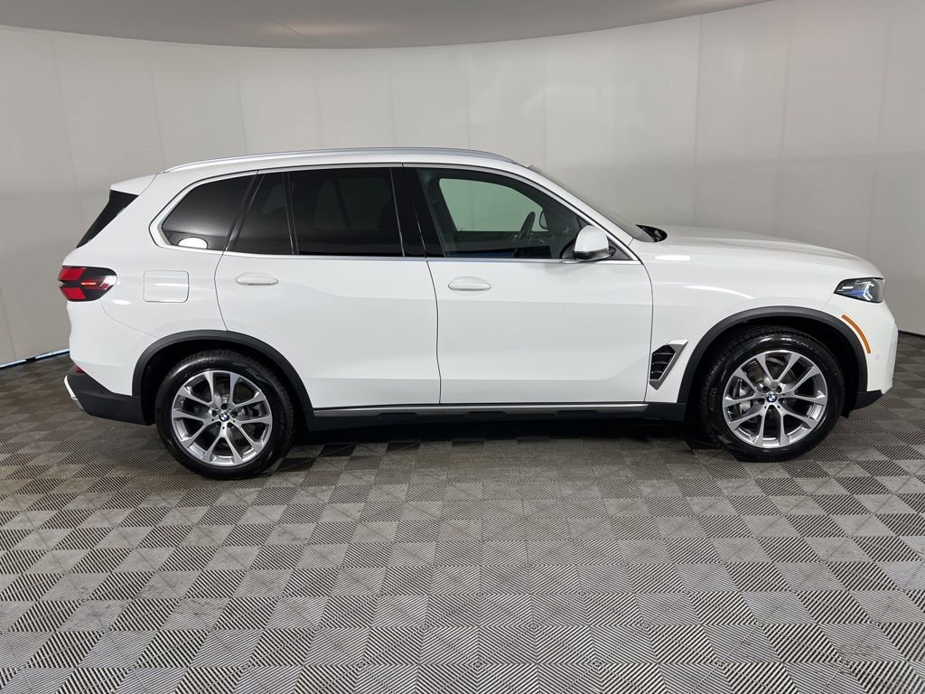 Used 2026 BMW X5 xDrive40i w/ Parking Assistance Package image 2