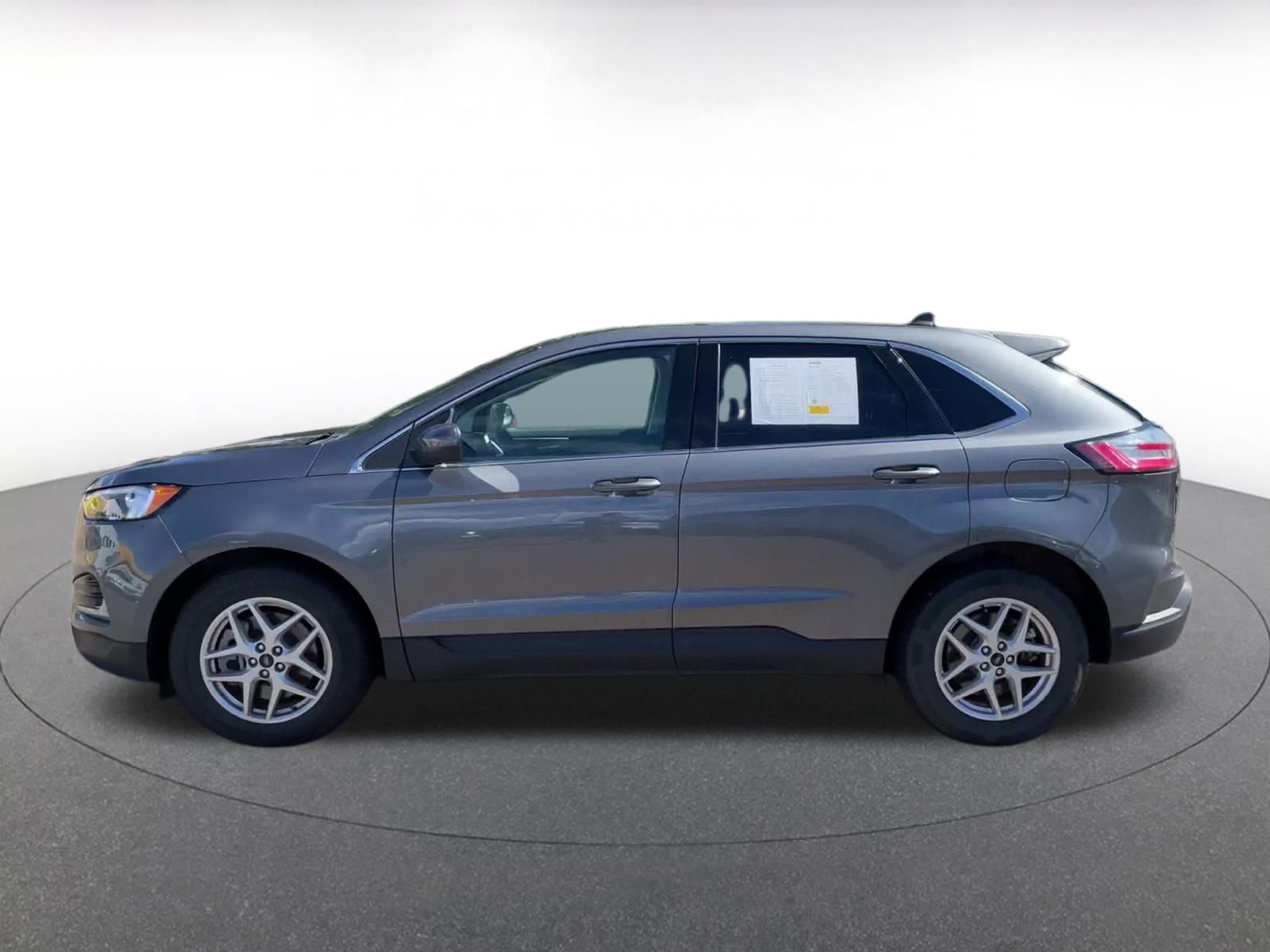 Used 2024 Ford Edge SEL image 9