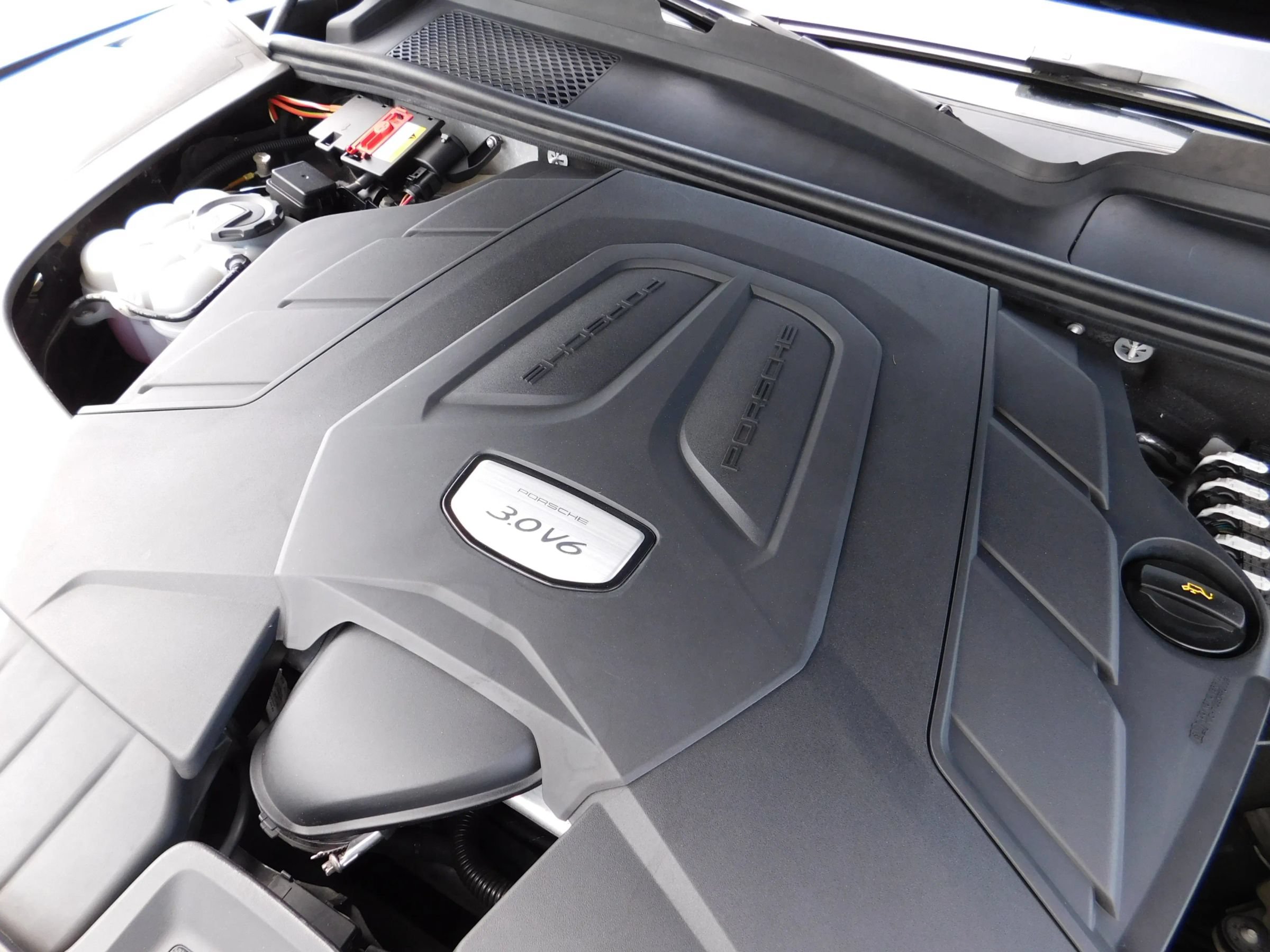Used 2020 Porsche Cayenne AWD/4WD image 29