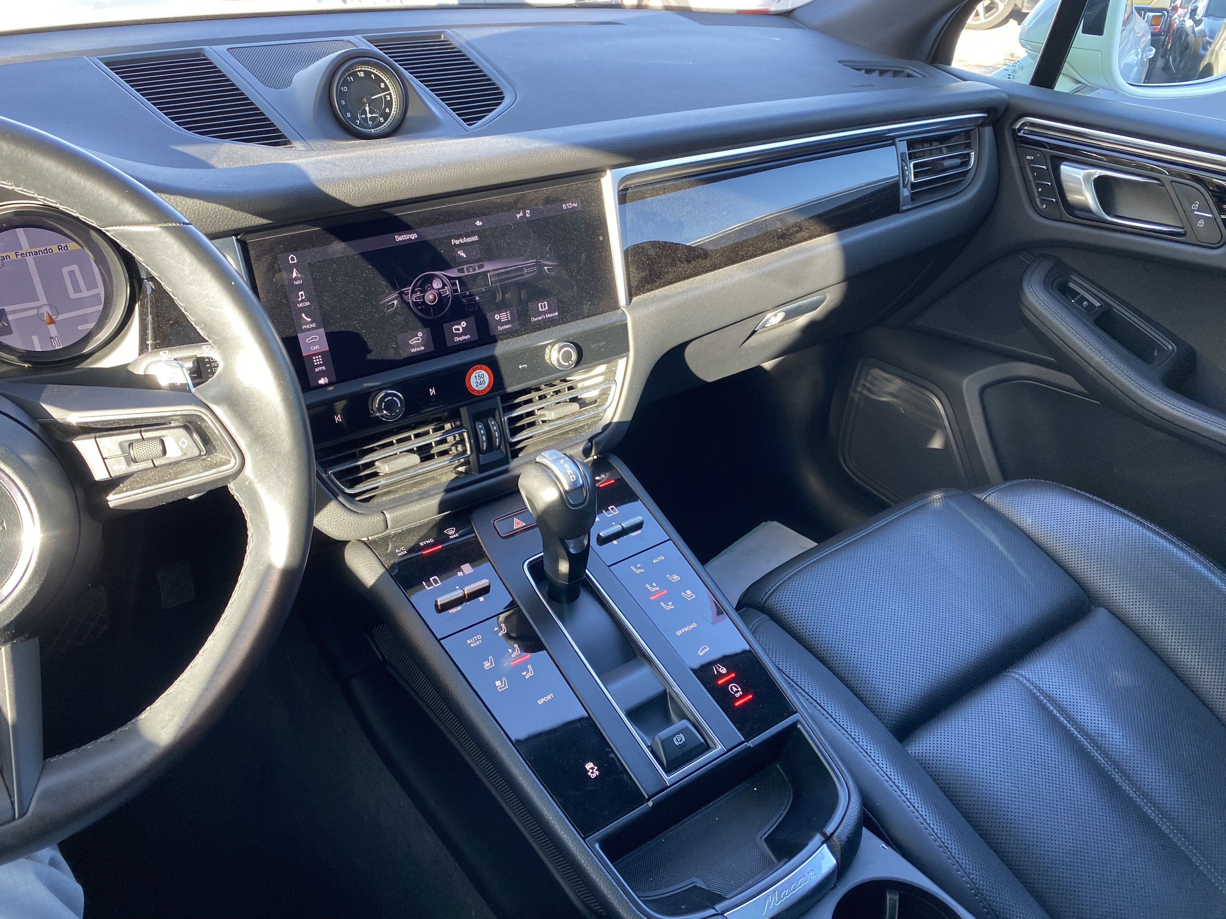 Used 2023 Porsche Macan AWD/4WD image 17