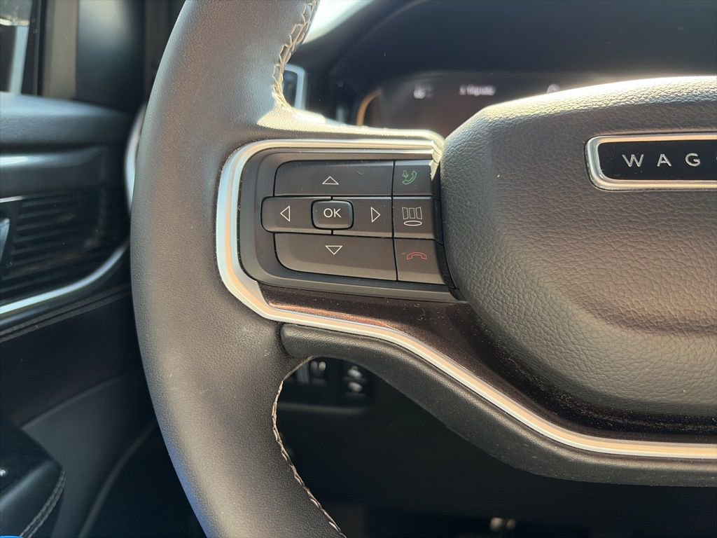 Used 2023 Jeep Wagoneer 4WD w/ Premium Group I image 18