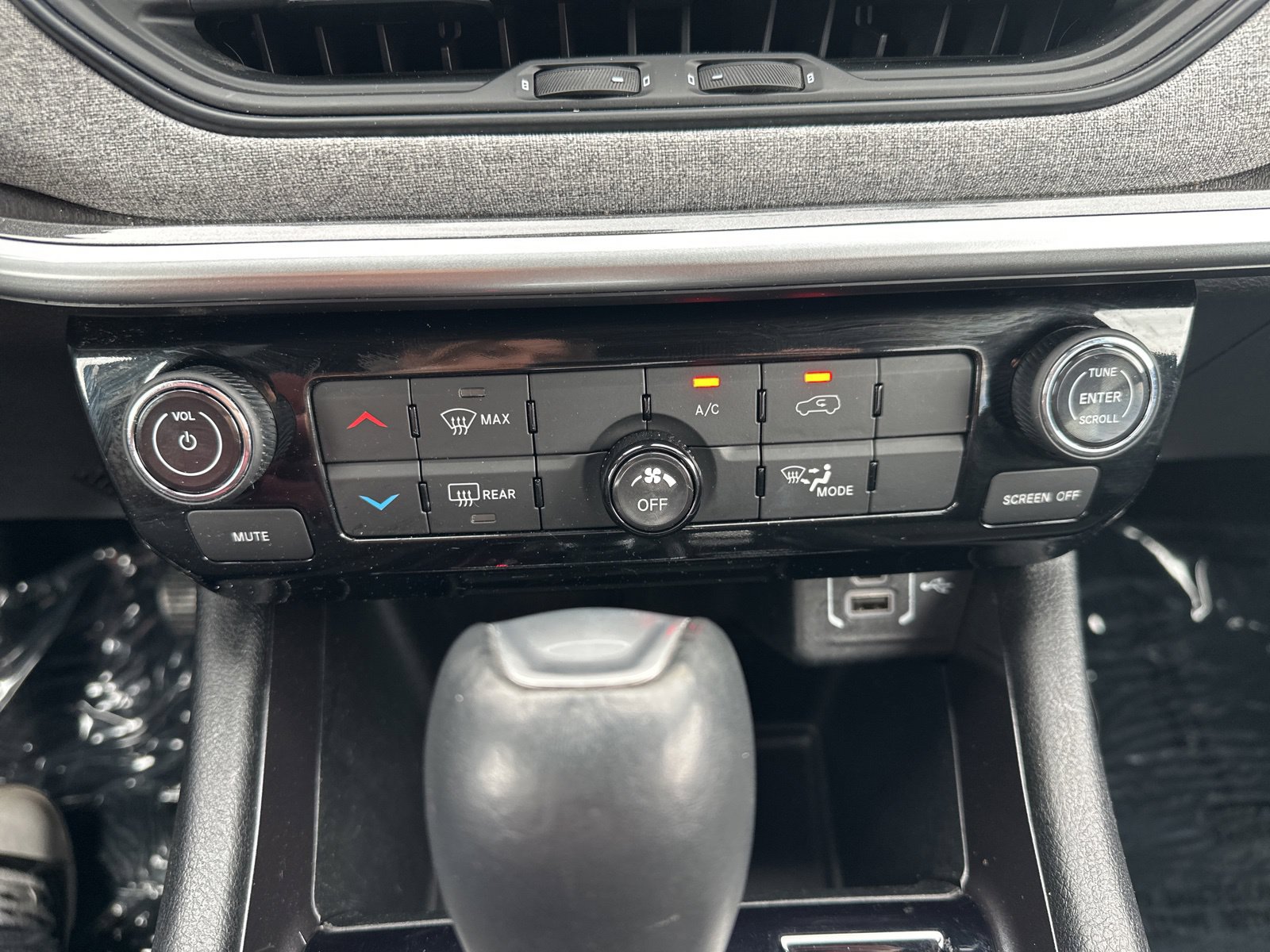 Used 2024 Jeep Compass Latitude AWD/4WD image 58