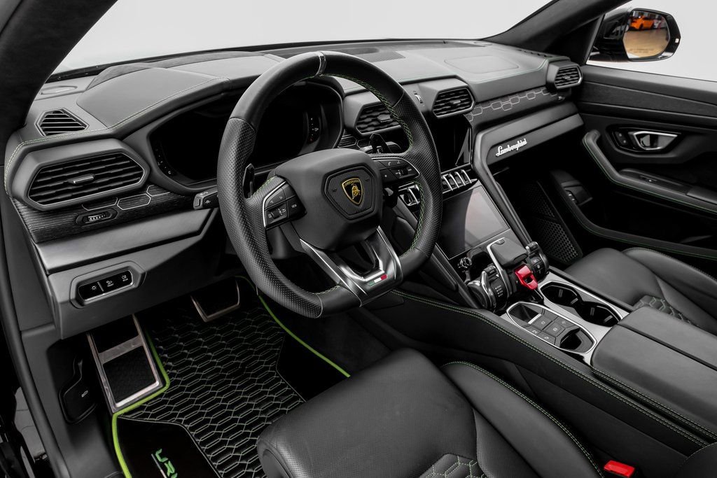 Used 2021 Lamborghini Urus AWD/4WD image 6