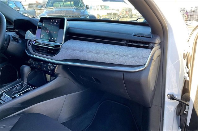 Certified 2025 Jeep Compass Sport image 16