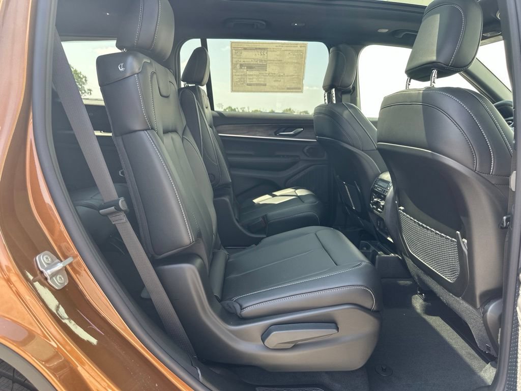 New 2026 Jeep Grand Cherokee L Limited w/ Limited Altitude Package AWD/4WD image 21