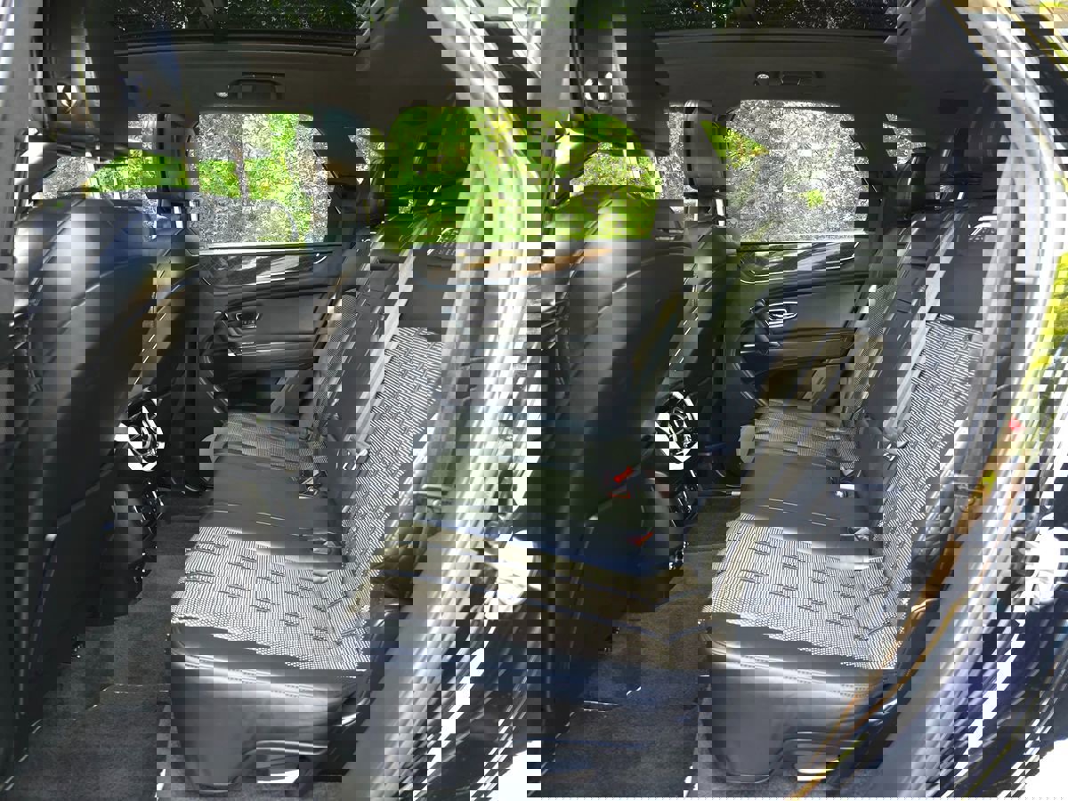 Used 2020 Bentley Bentayga Design Series image 17