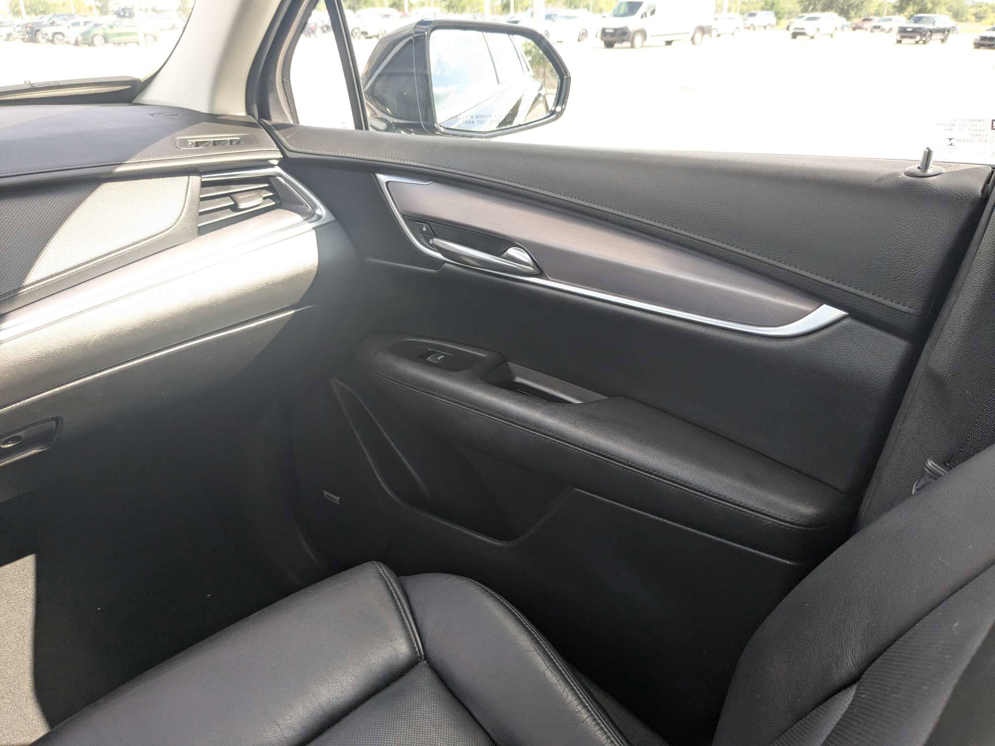 Used 2017 Cadillac XT5 Luxury w/ Driver Awareness Package AWD/4WD image 19