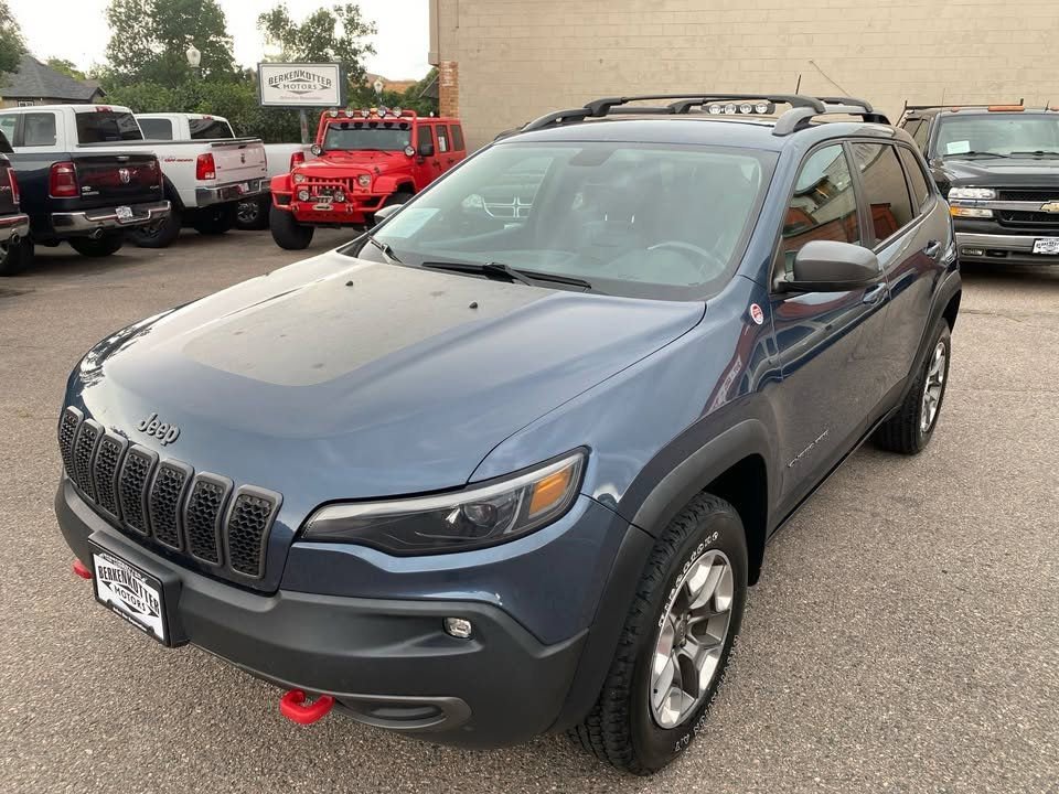 Used 2019 Jeep Cherokee Trailhawk w/ Cold Weather Group AWD/4WD image 3