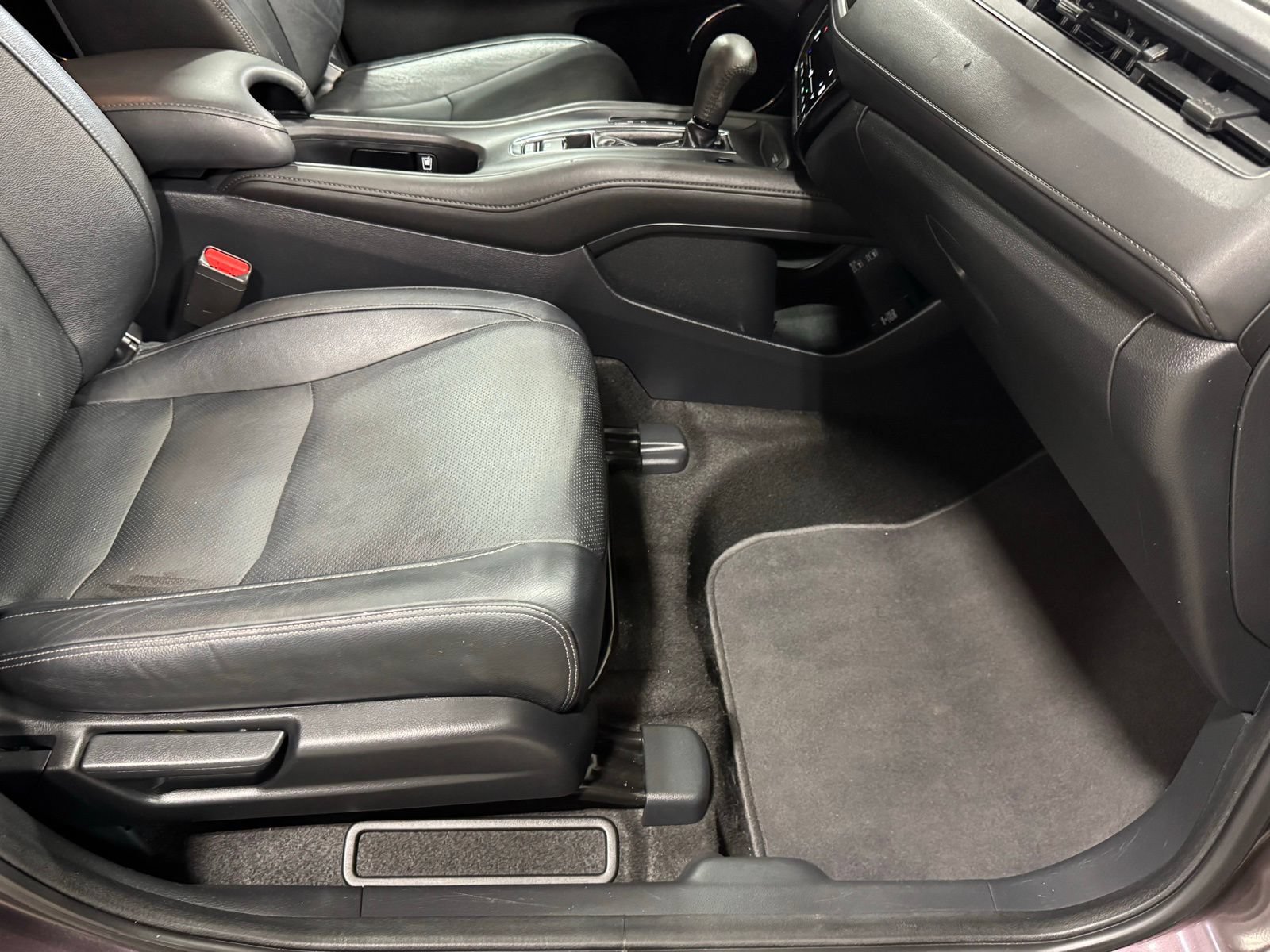 Used 2020 Honda HR-V Touring image 50