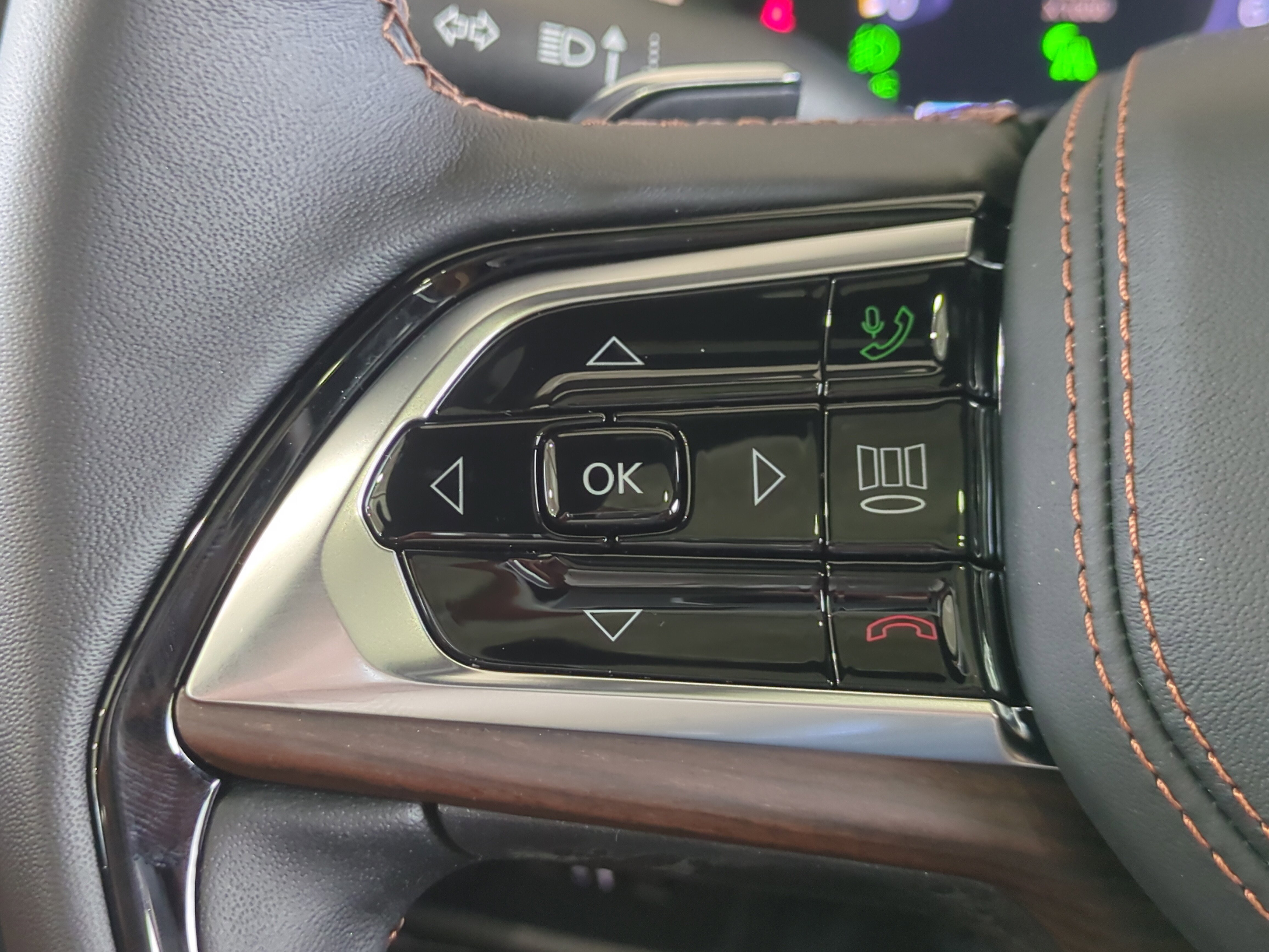 New 2025 Jeep Grand Cherokee L Summit w/ Advanced Protech Group IV image 28