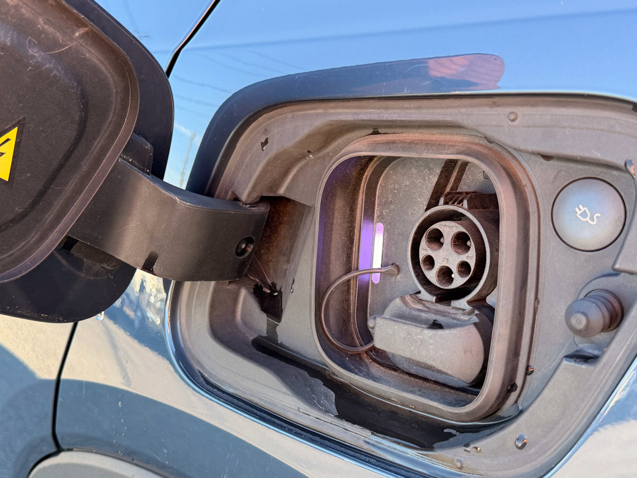 Used 2022 Volvo XC40 P8 Recharge Plus image 9