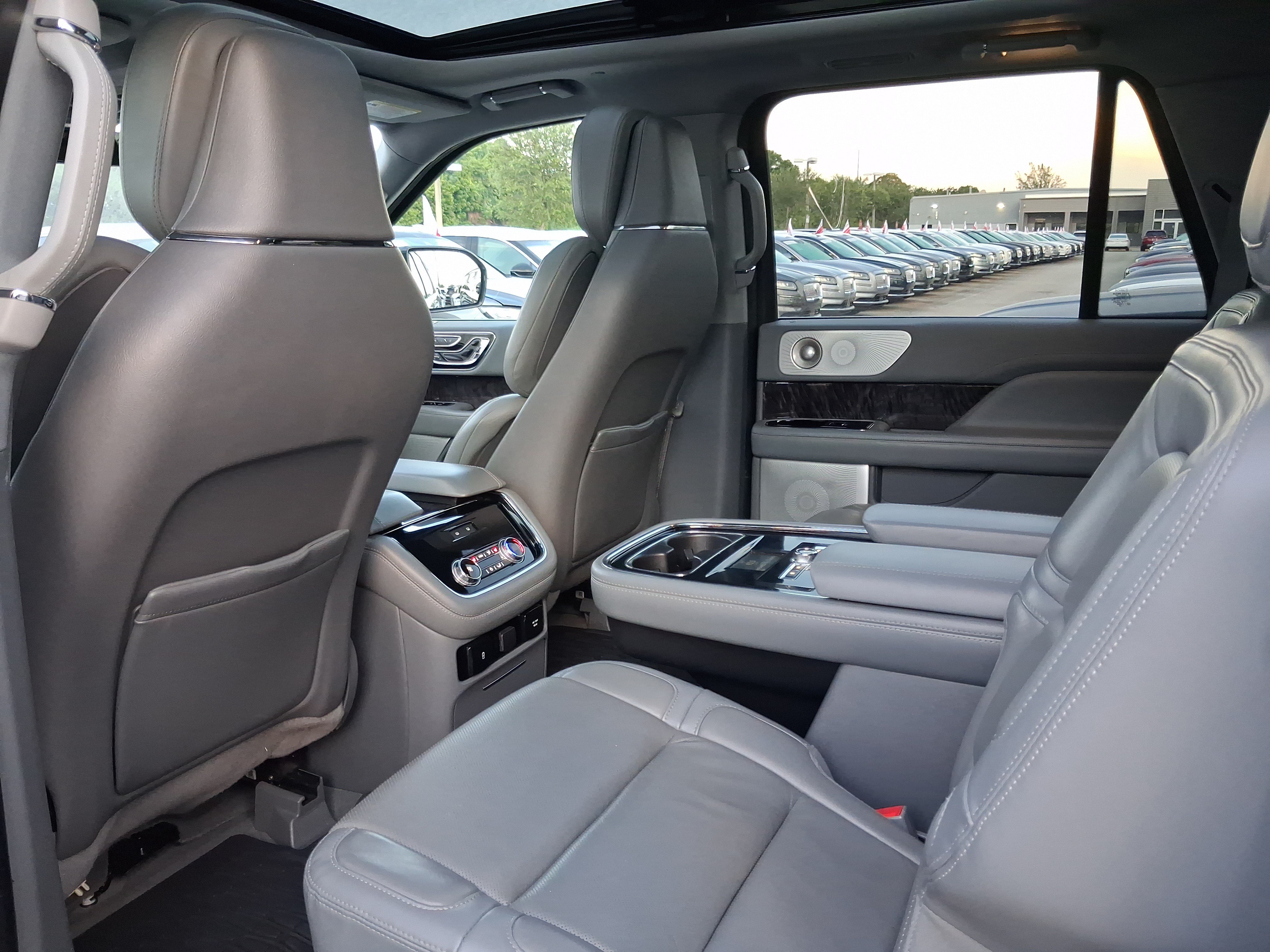 Used 2020 Lincoln Navigator L Reserve w/ Luxury Package AWD/4WD image 5