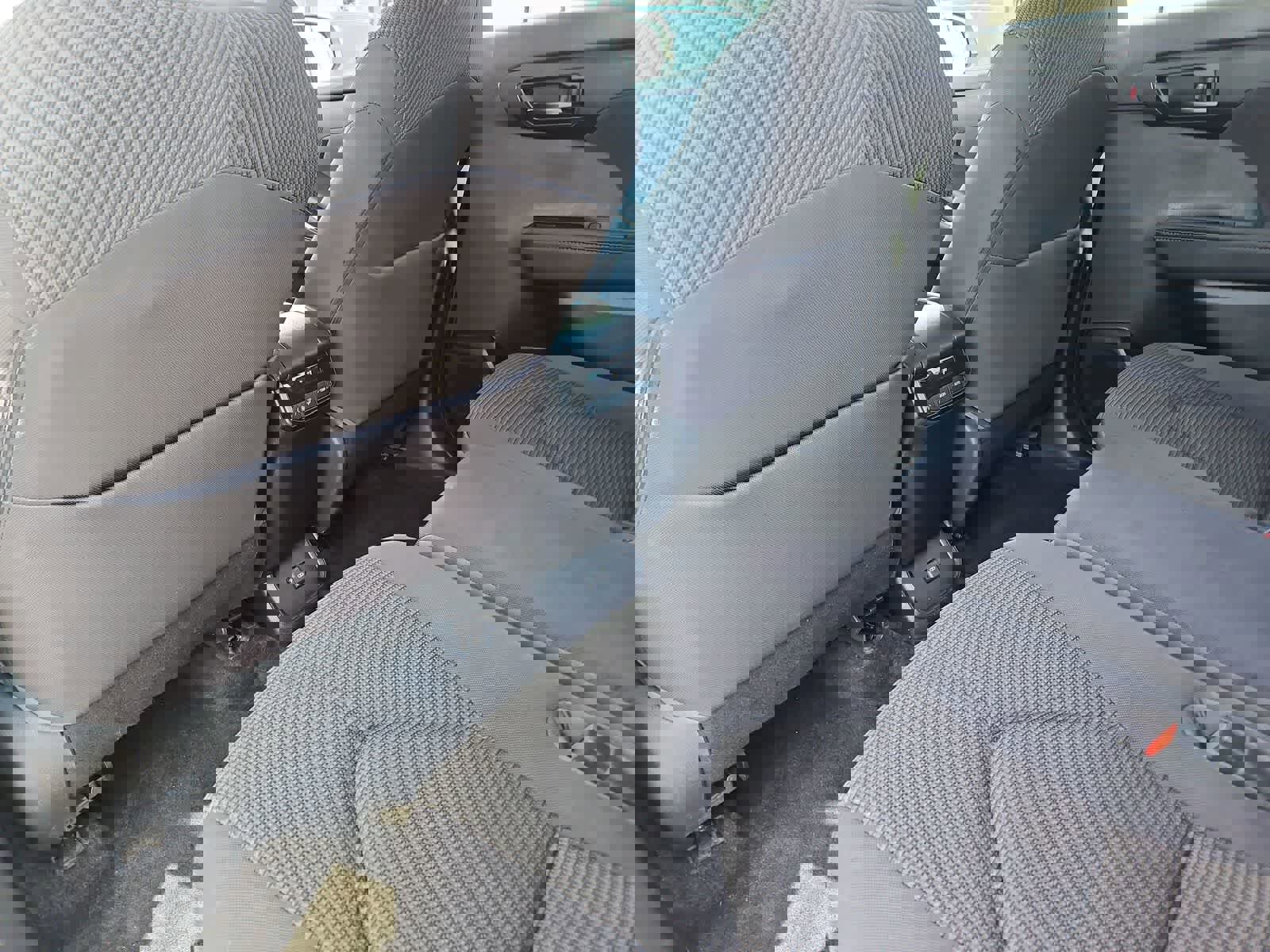 Used 2023 Toyota Highlander LE image 18