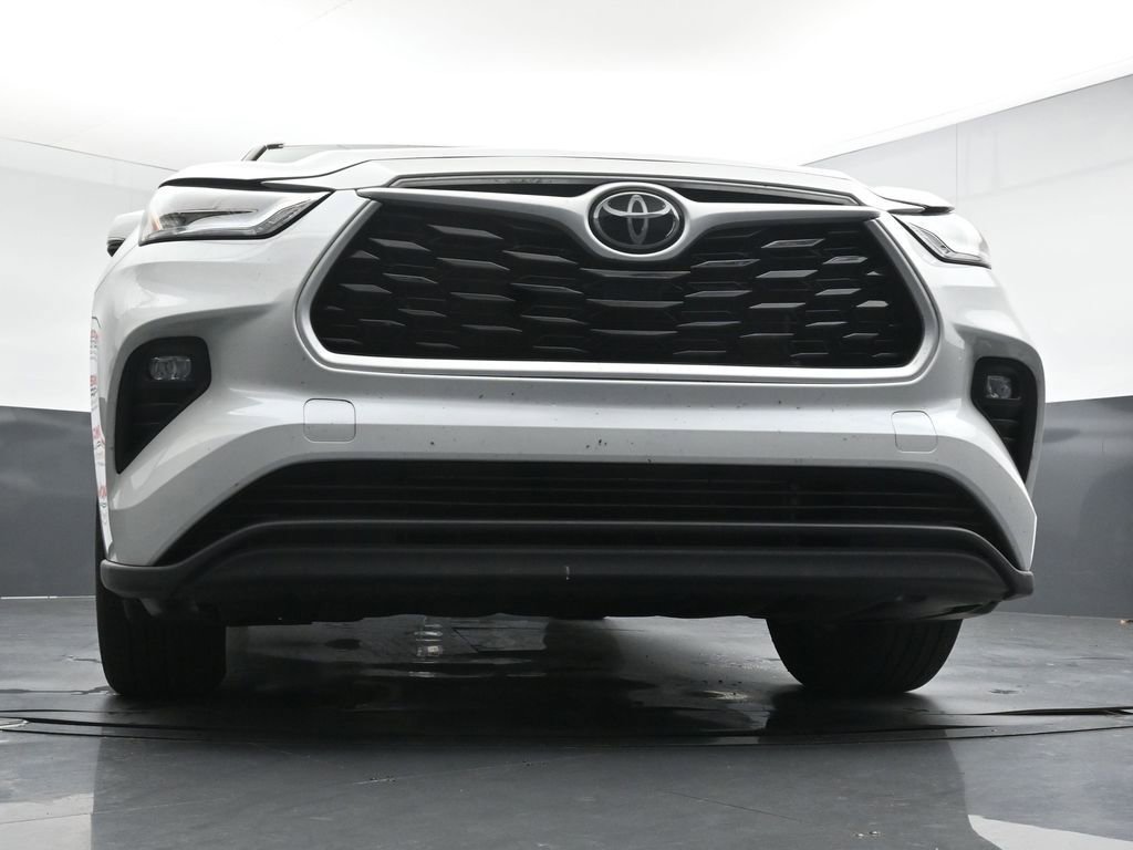 Used 2024 Toyota Highlander XLE AWD/4WD image 19