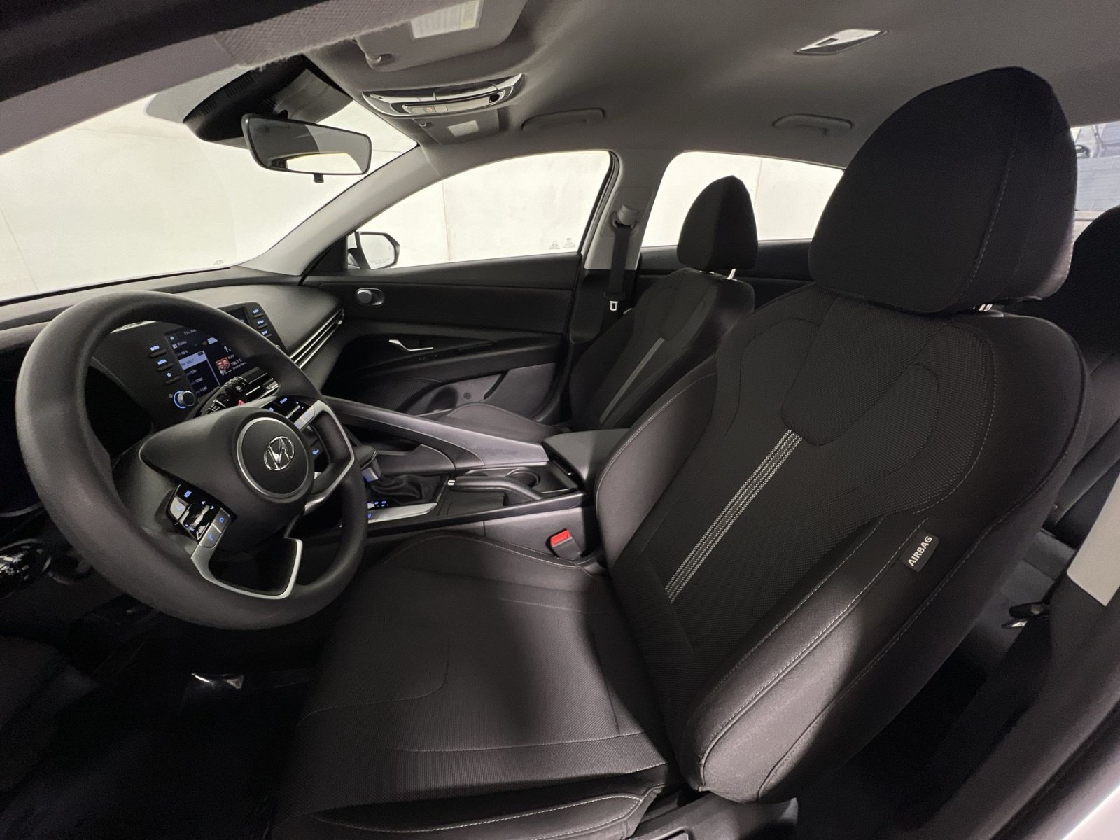 Used 2023 Hyundai Elantra SE FWD image 13