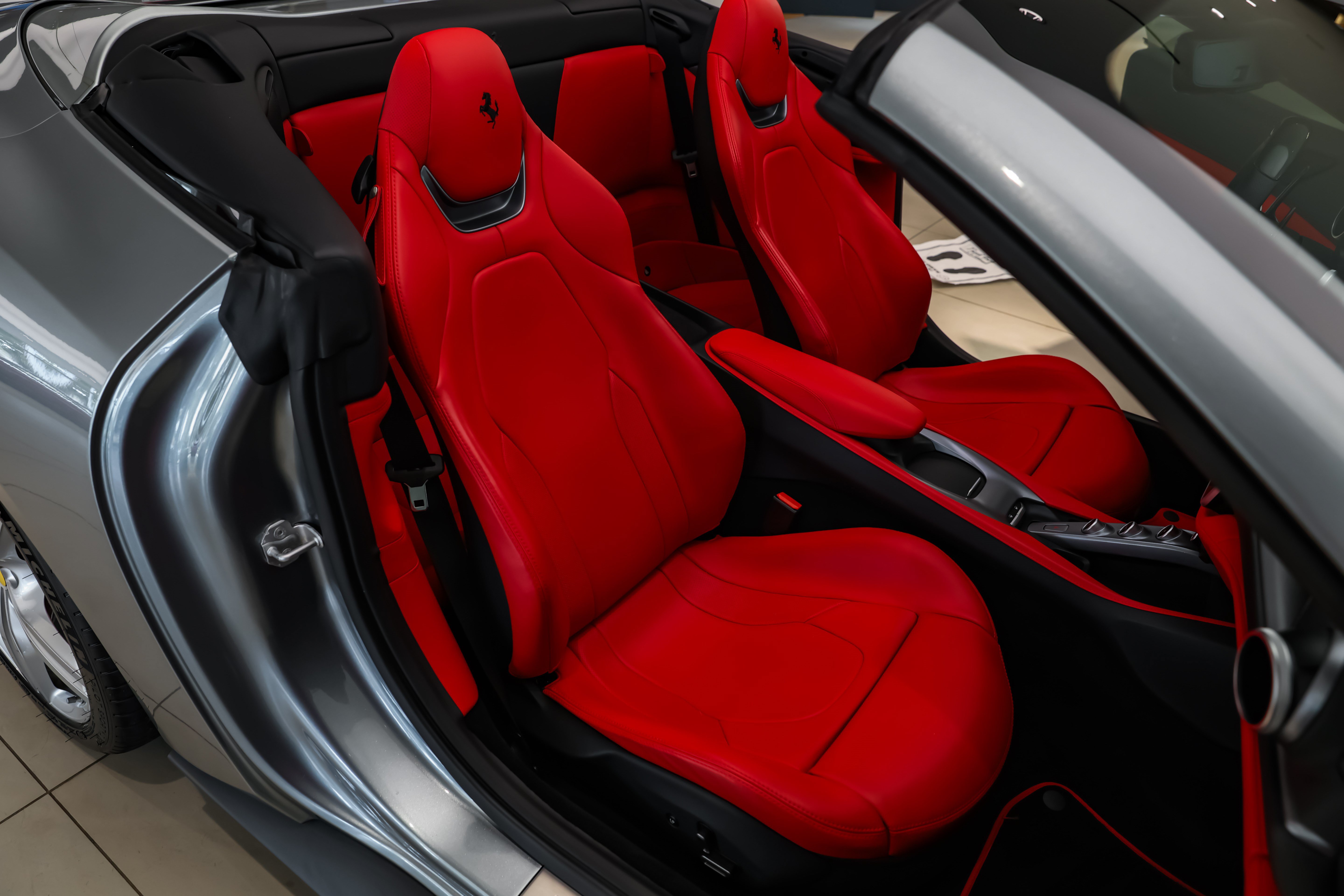 Used 2019 Ferrari Portofino RWD image 39