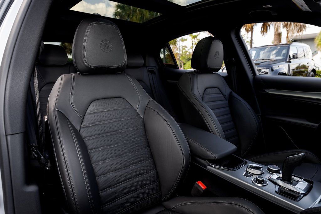 New 2025 Alfa Romeo Stelvio Sprint image 40