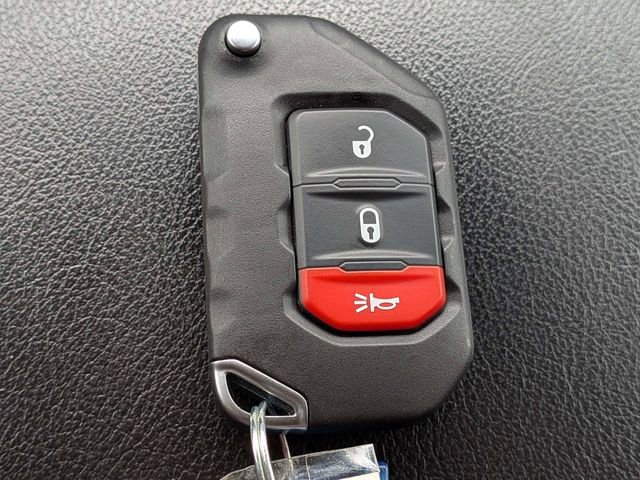 Used 2023 Jeep Wrangler Rubicon AWD/4WD image 28