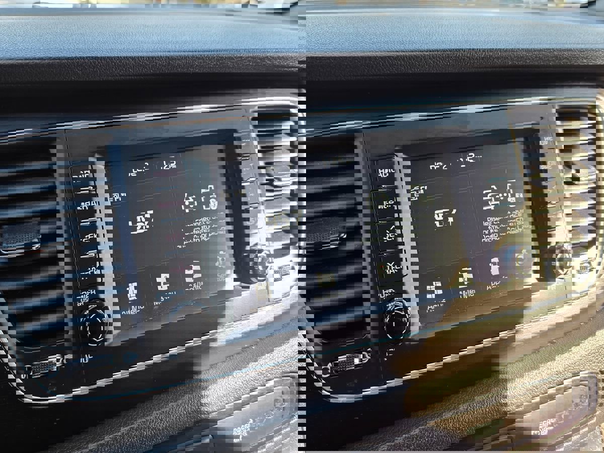 Used 2019 Kia Sedona LX image 35