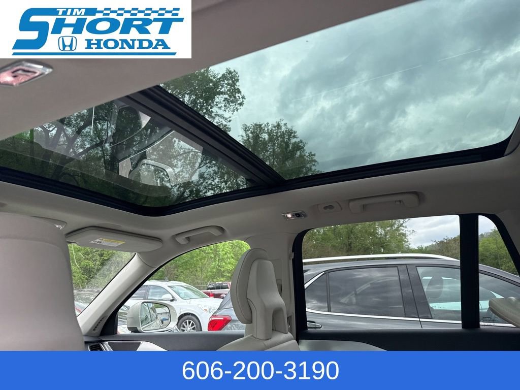 Used 2017 Volvo XC90 T6 Momentum w/ Vision Package image 13