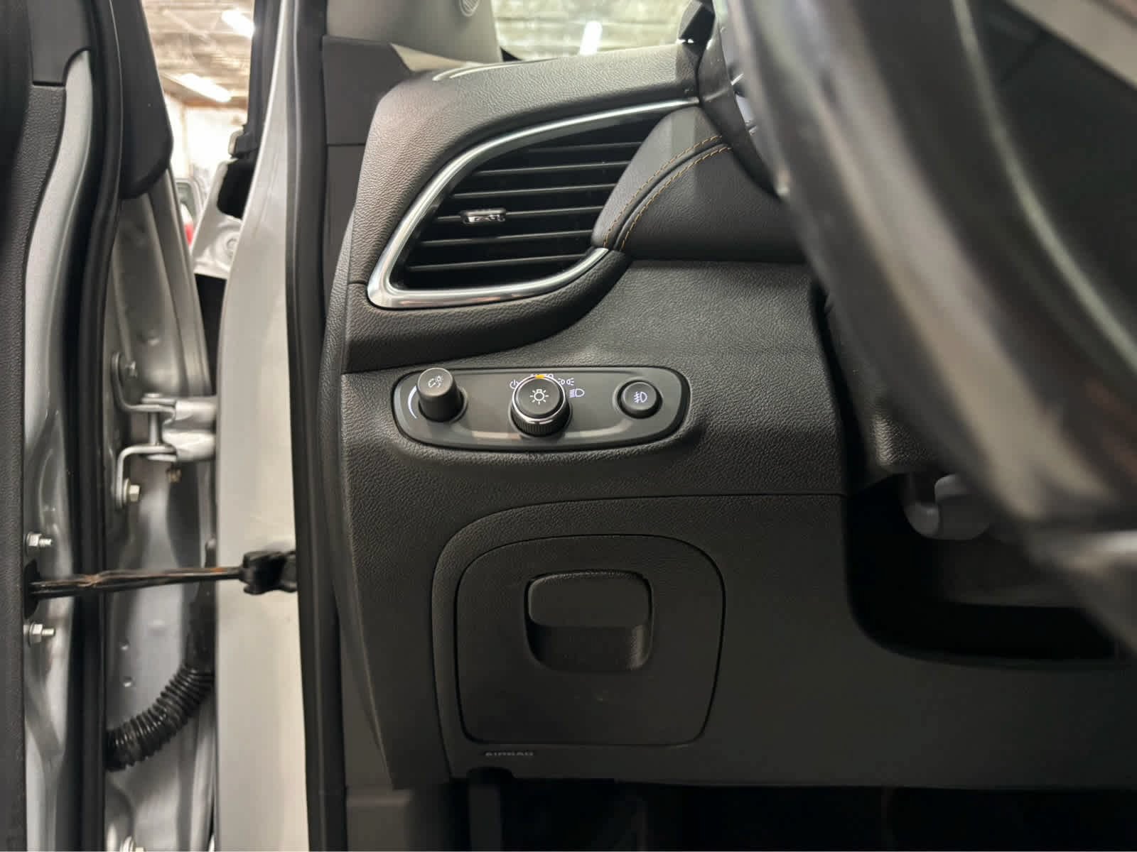 Used 2020 Chevrolet Trax Premier AWD/4WD image 16