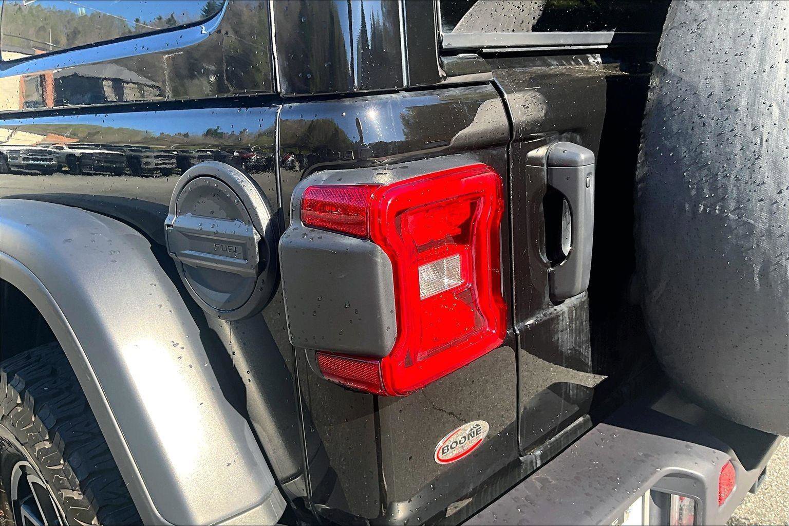 Used 2025 Jeep Wrangler Unlimited Rubicon w/ Convenience Group AWD/4WD image 31