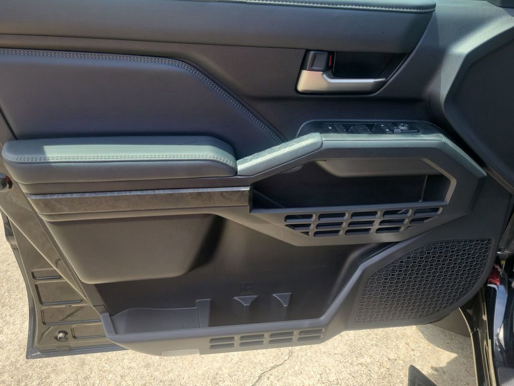 Used 2025 Toyota Tacoma Limited AWD/4WD image 12
