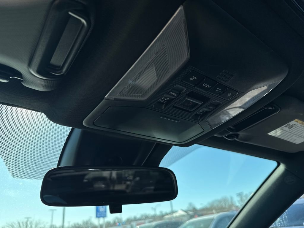 Used 2021 Toyota RAV4 SE image 32