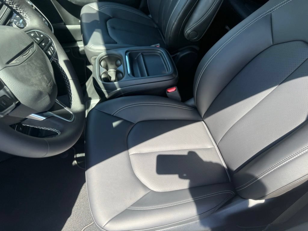 New 2027 Chrysler Pacifica Select w/ Family Tech Group FWD image 14