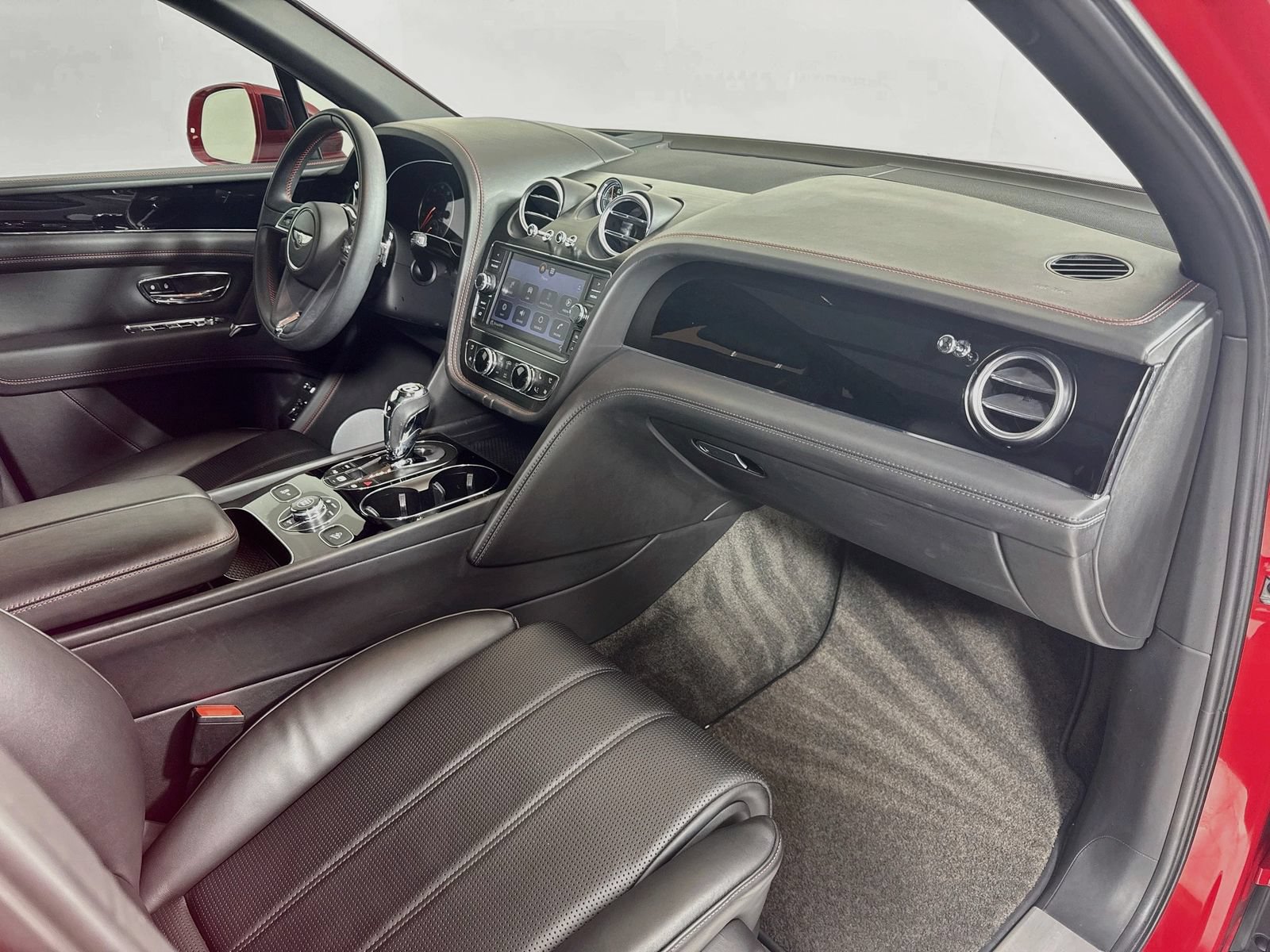 Certified 2019 Bentley Bentayga AWD/4WD image 29