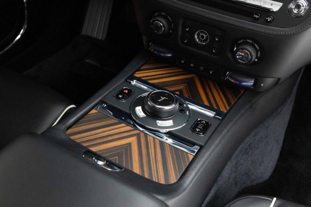 Used 2015 Rolls-Royce Wraith image 14