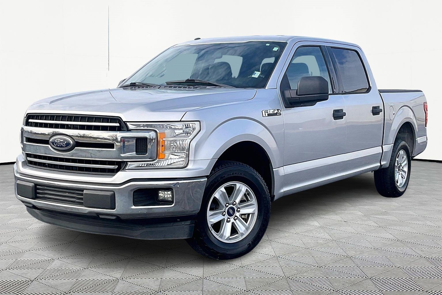 Used 2018 Ford F150 XLT image 2