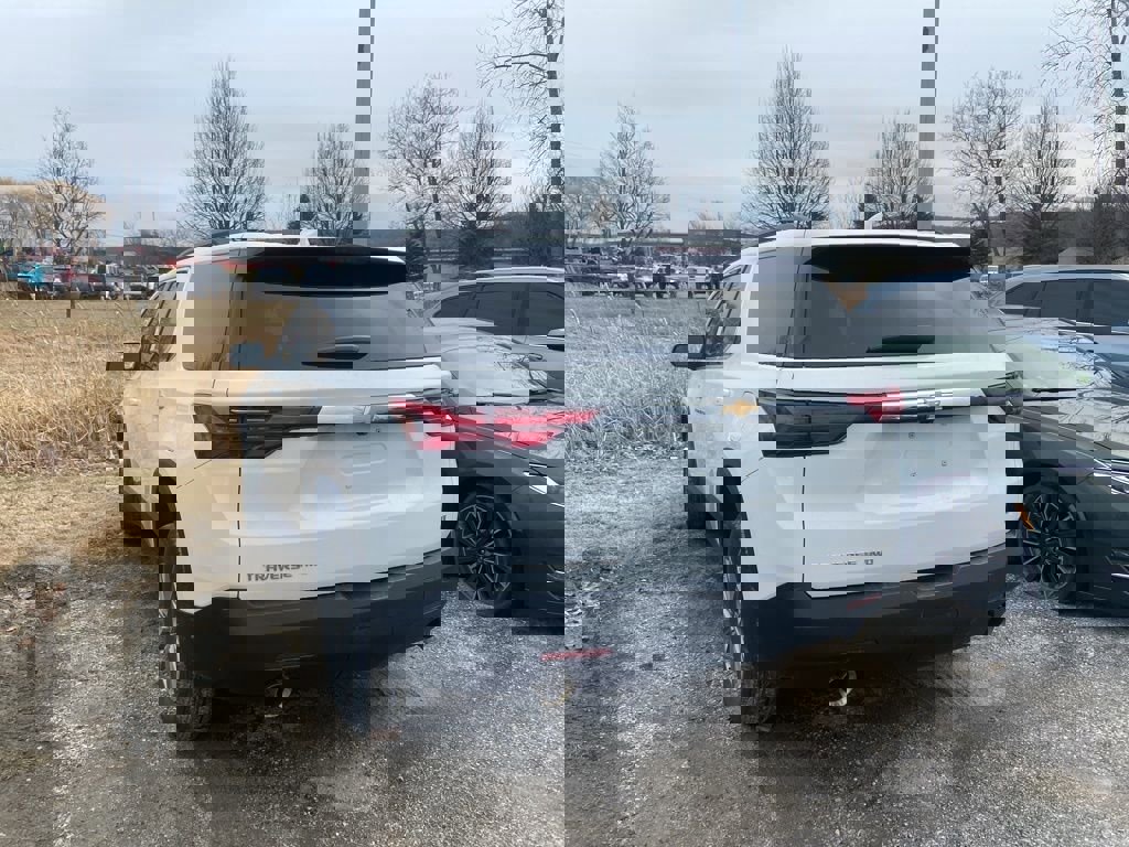 Used 2023 Chevrolet Traverse LT image 4