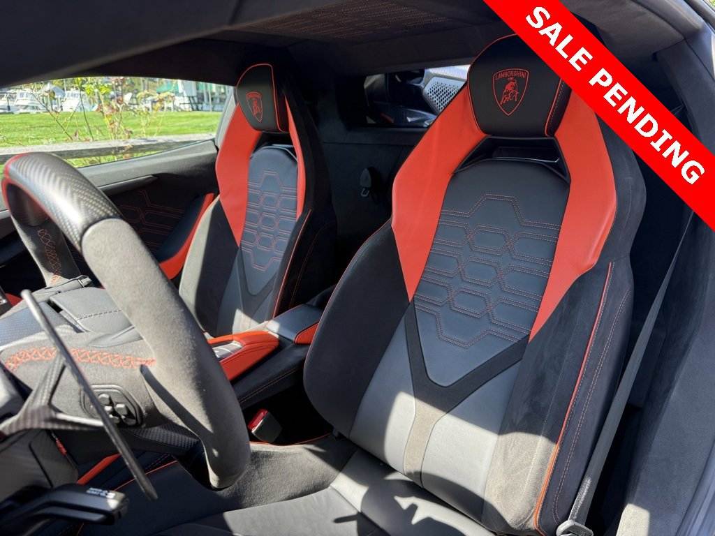 Used 2024 Lamborghini Revuelto image 22