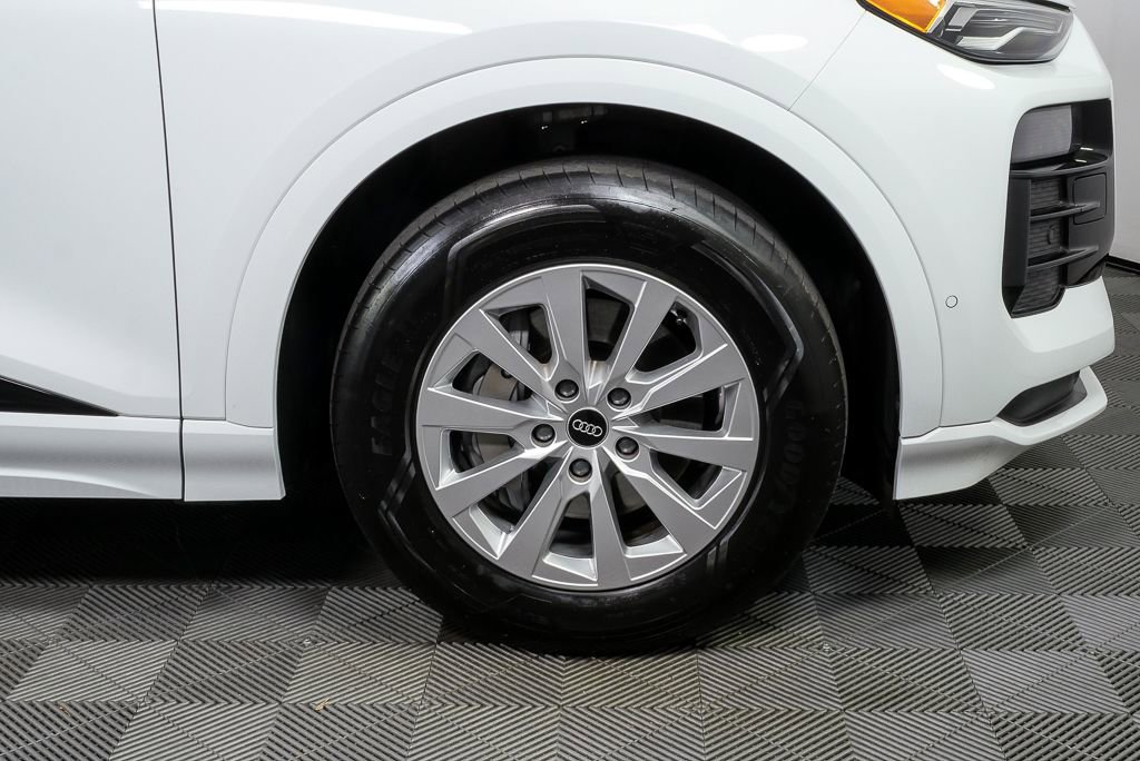 Certified 2025 Audi Q6 e-tron Premium image 37