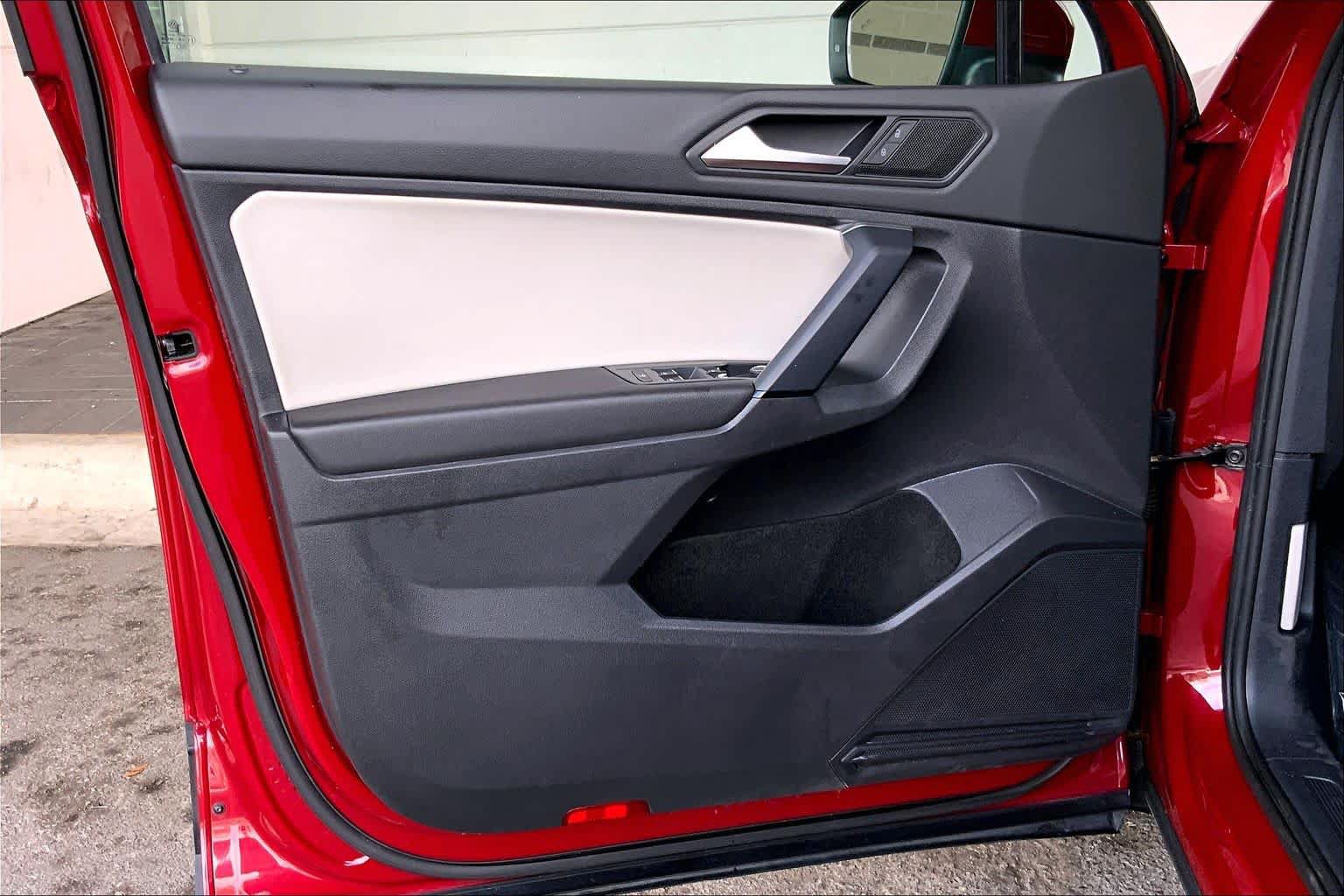Used 2019 Volkswagen Tiguan SE w/ Panoramic Sunroof Package AWD/4WD image 22