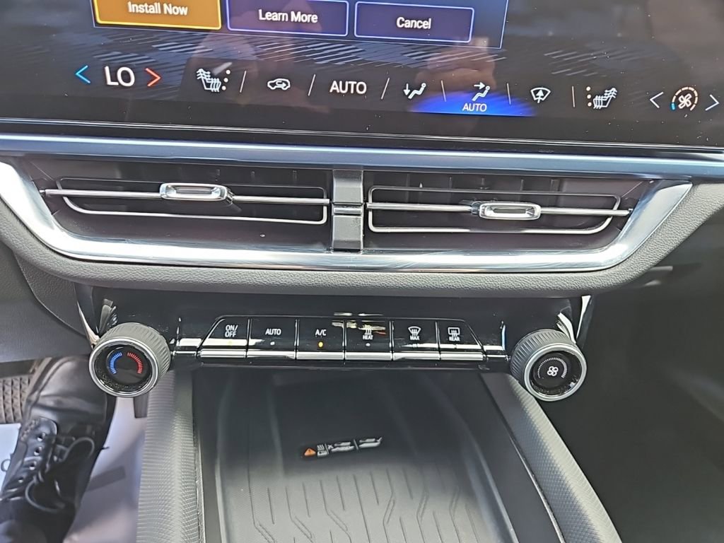 Used 2025 Chevrolet Equinox EV LT w/ Convenience Package image 17