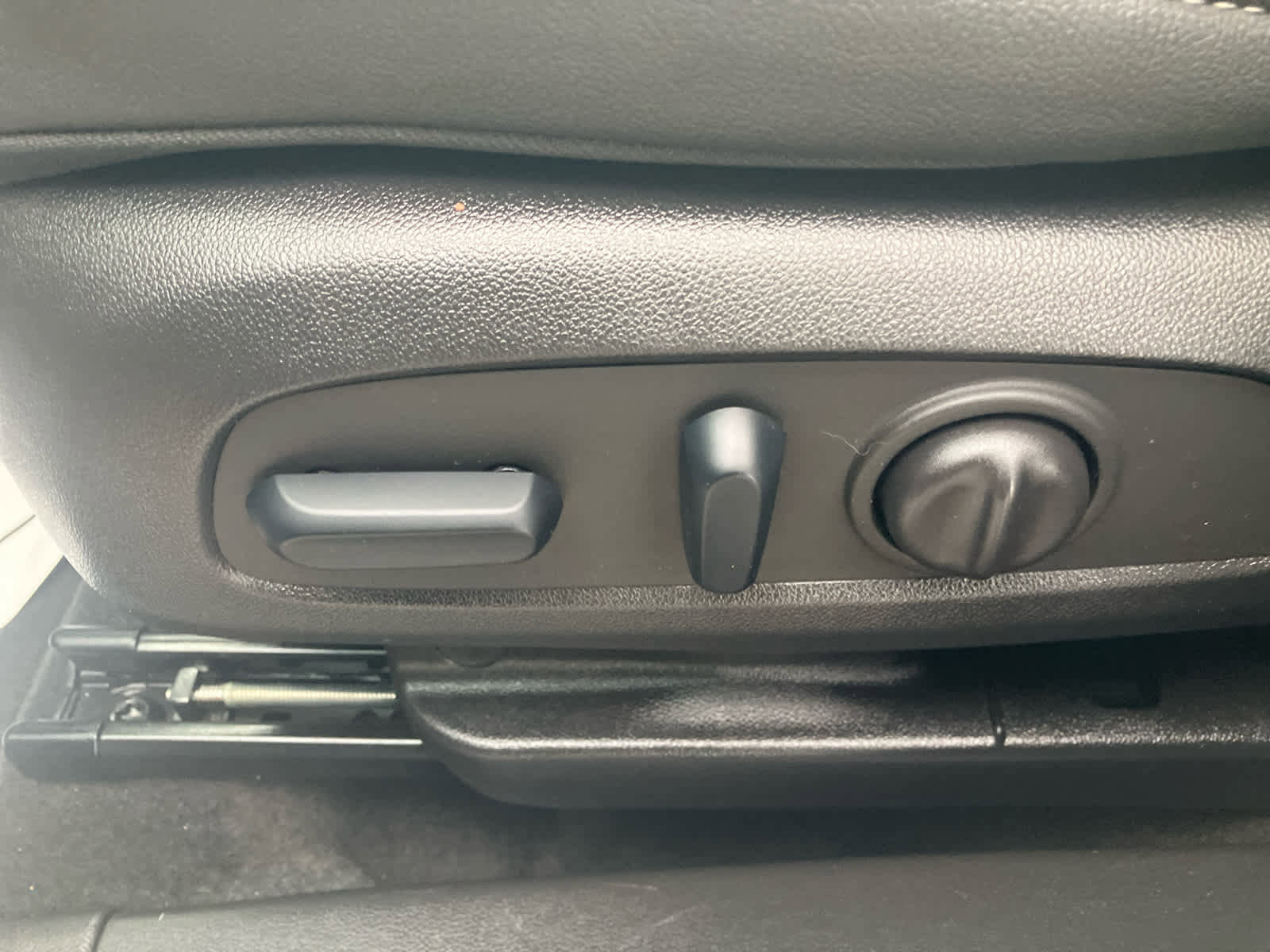 Used 2023 Buick Encore GX Preferred w/ Cold Weather Comfort Package AWD/4WD image 11
