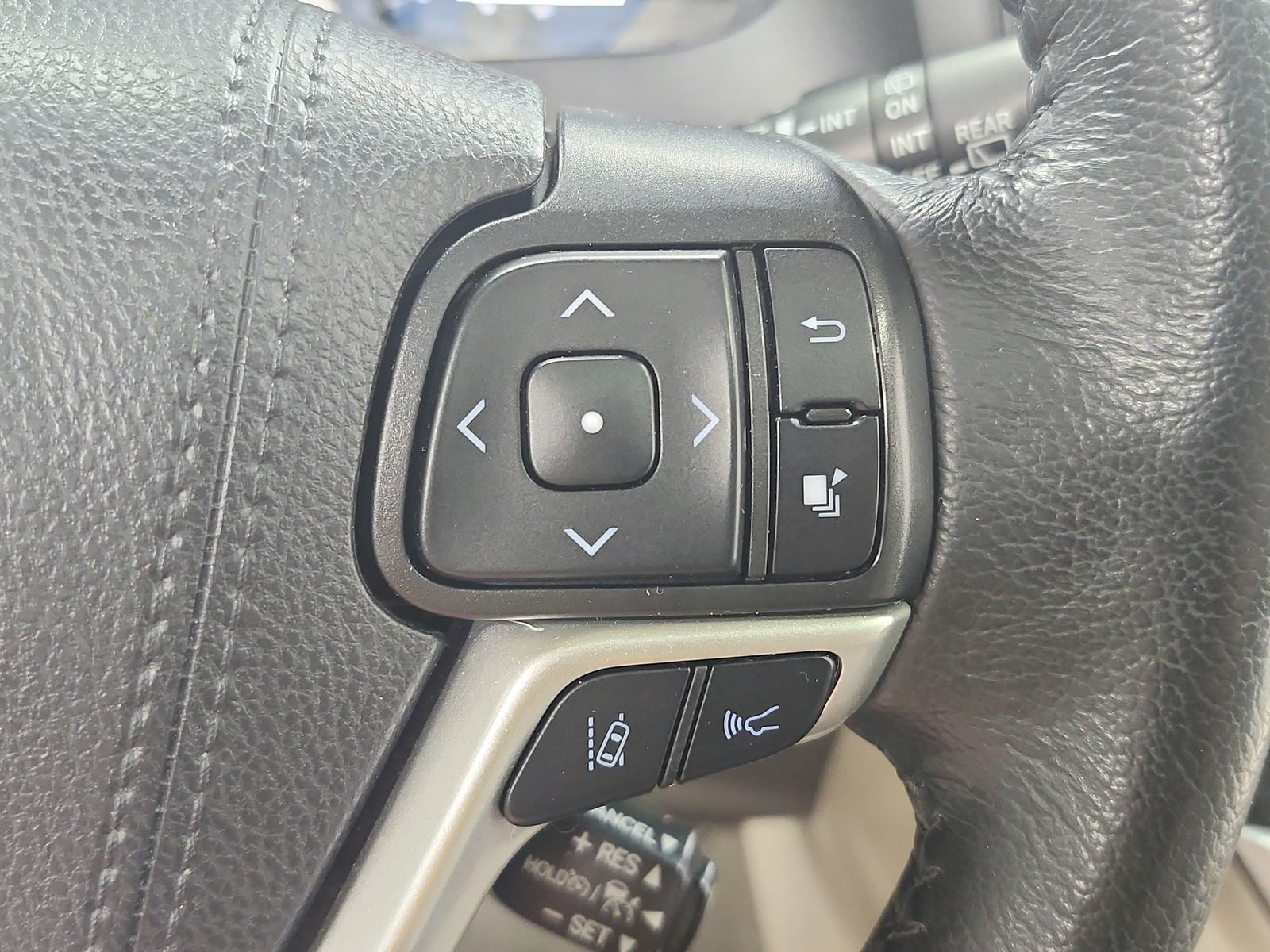 Used 2020 Toyota Sienna XLE Premium FWD image 26