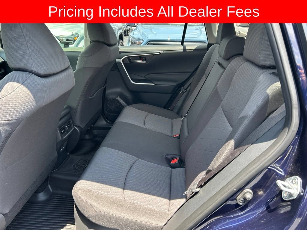 Used 2025 Toyota RAV4 XLE AWD/4WD image 12