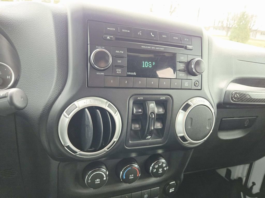 Used 2017 Jeep Wrangler Unlimited Sahara w/ Max Tow Package image 31