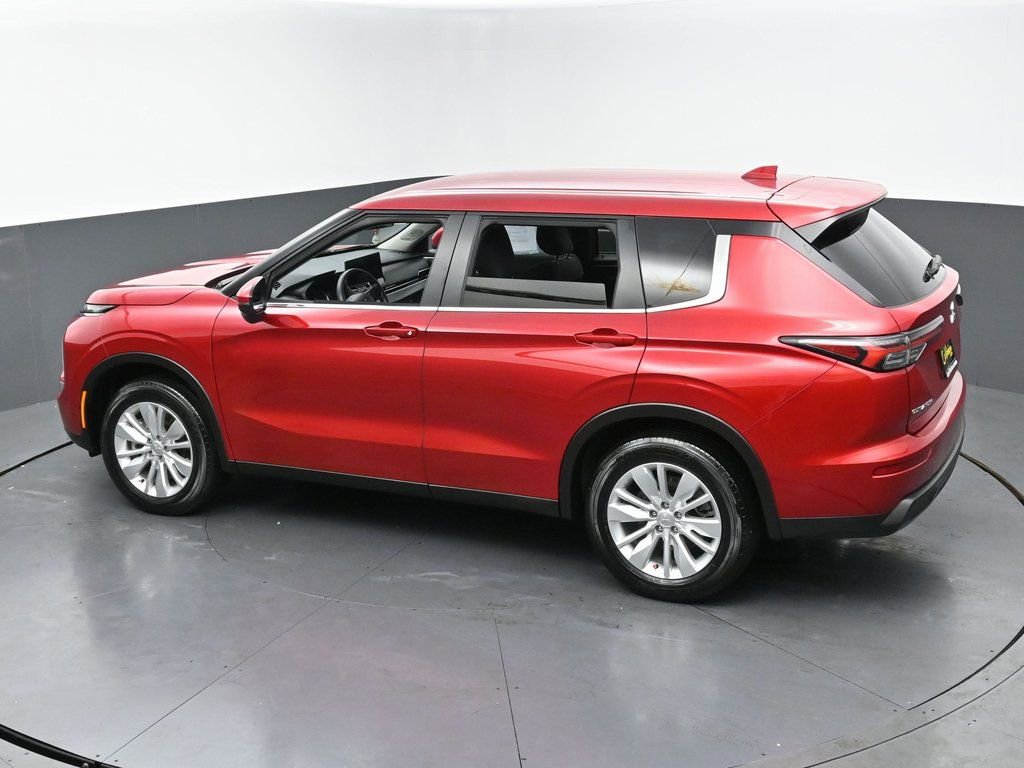 Used 2025 Mitsubishi Outlander ES image 43