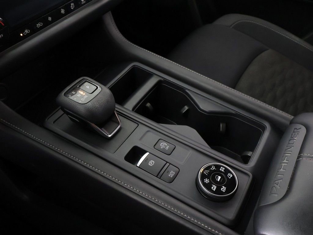 Used 2024 Nissan Pathfinder S image 46